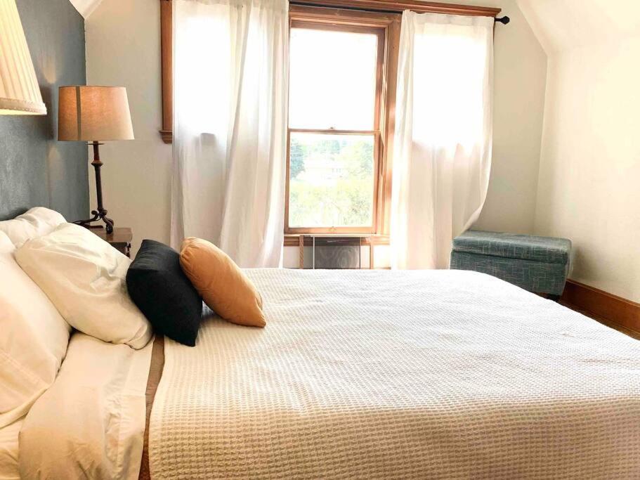 Victorian Guest Getaway-20Mins To Glacier National Park-10Mins To Airport! Columbia Falls Ngoại thất bức ảnh