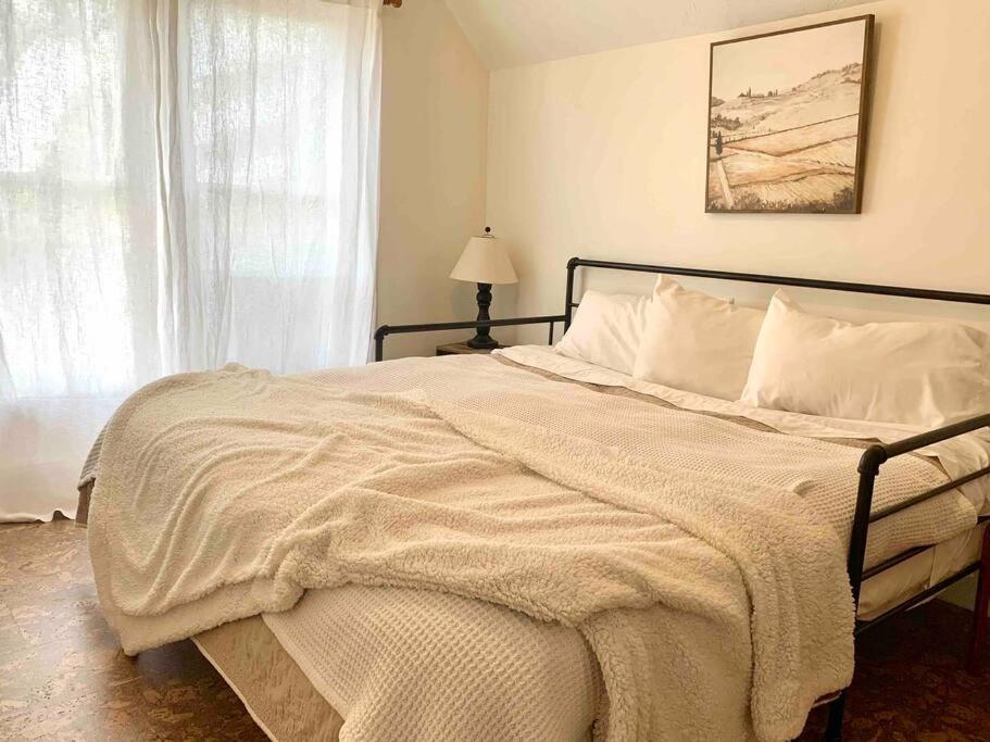 Victorian Guest Getaway-20Mins To Glacier National Park-10Mins To Airport! Columbia Falls Ngoại thất bức ảnh