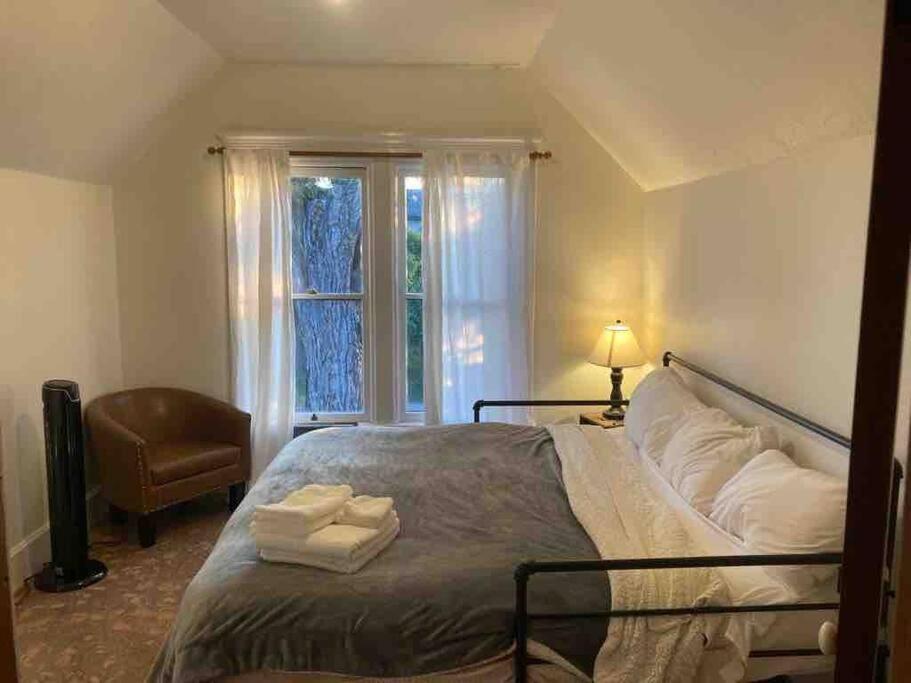 Victorian Guest Getaway-20Mins To Glacier National Park-10Mins To Airport! Columbia Falls Ngoại thất bức ảnh